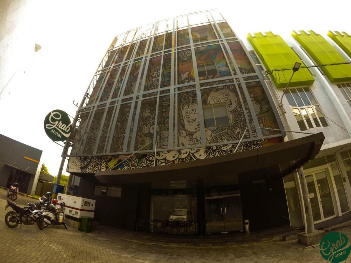Grab Hotel Gresik Ngoại thất bức ảnh