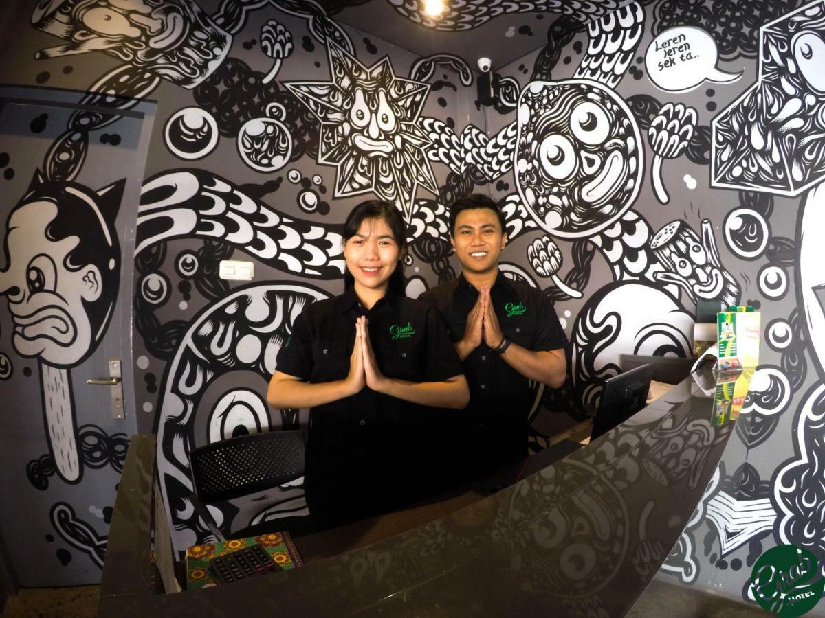 Grab Hotel Gresik Ngoại thất bức ảnh
