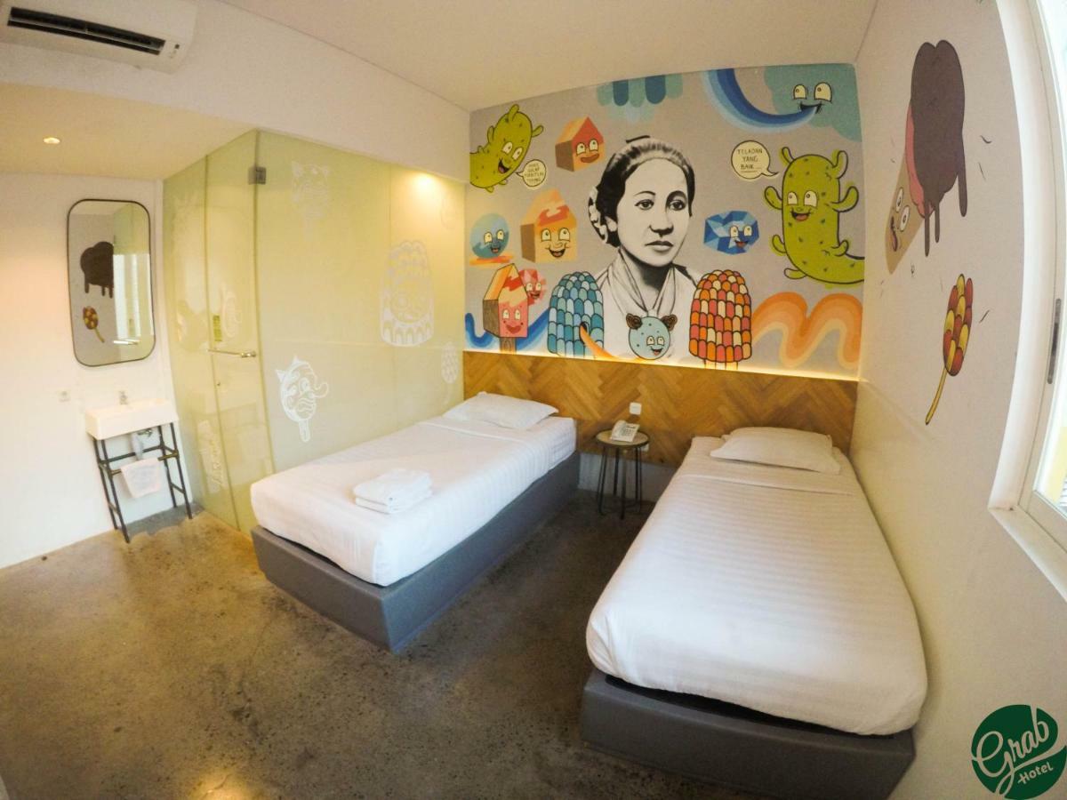 Grab Hotel Gresik Ngoại thất bức ảnh