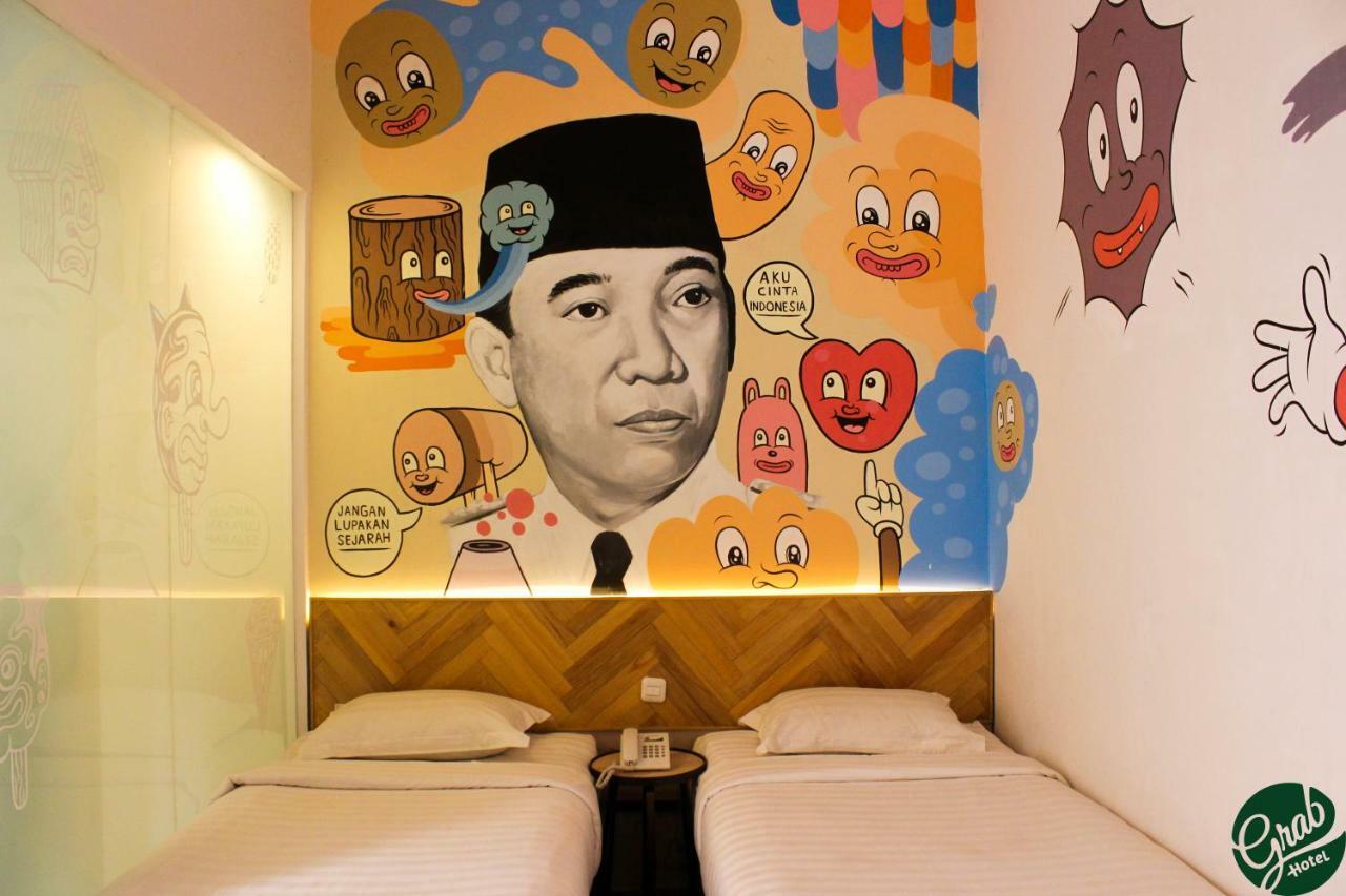 Grab Hotel Gresik Ngoại thất bức ảnh